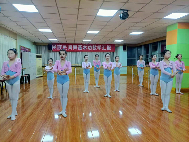 银燕七彩教育集团艺术总校——舞蹈基本功公开教学汇报